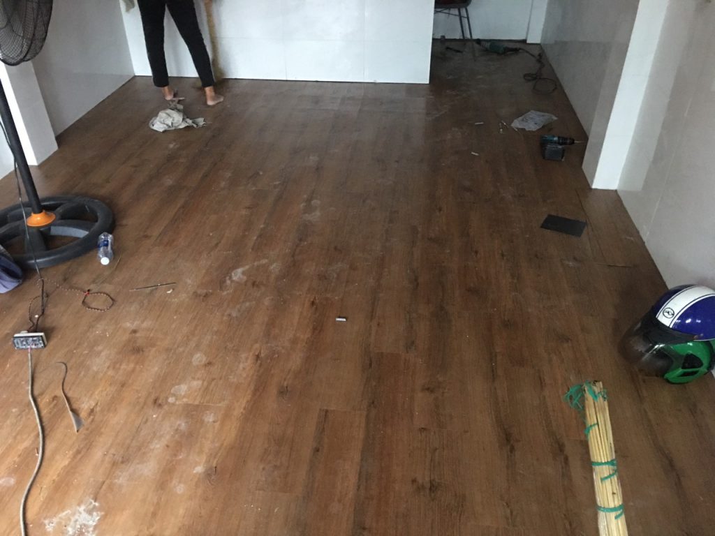 Top 4 ưu điểm của miếng dán sàn giả gỗ 5 san gia go gia re