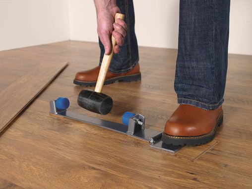 Mẹo sửa sàn gỗ đơn giản ai cũng làm được! 3 sua chua san go ho mach
