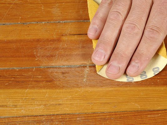 Mẹo sửa sàn gỗ đơn giản ai cũng làm được! 5 sua san go bi