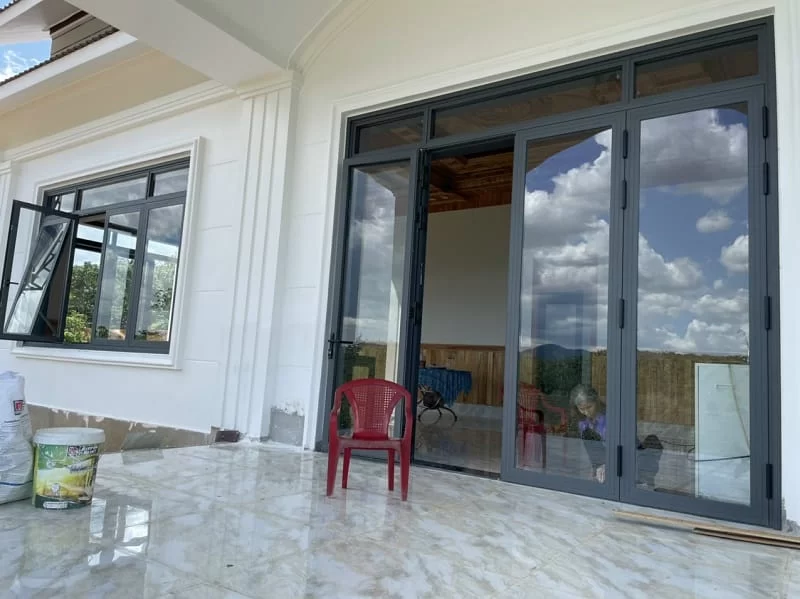 Cửa nhôm Xingfa Bảo Lộc 18 Hoàn thiện cửa nhôm Xingfa Bảo Lộc - Lâm Đồng